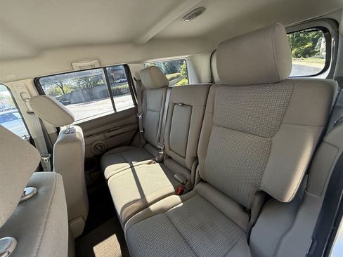 Used 2008 Jeep Commander Sport AWD/4WD image 21