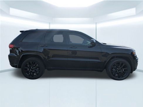 Used 2020 Jeep Grand Cherokee Altitude image 7