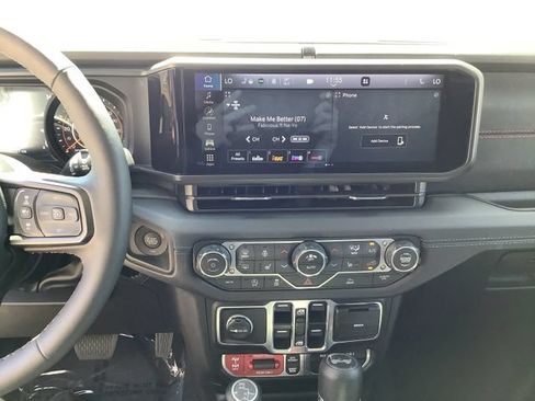 Used 2025 Jeep Wrangler Unlimited Rubicon w/ Convenience Group AWD/4WD image 17