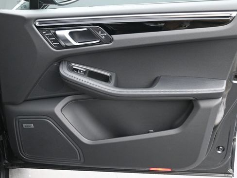 New 2026 Porsche Macan AWD/4WD image 17