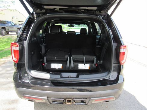 Used 2017 Ford Explorer XLT w/ XLT Technology Feature Bundle AWD/4WD image 17