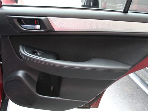 Used 2019 Subaru Outback 2.5i Premium image 12