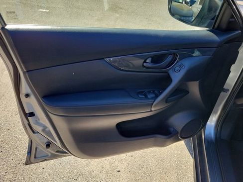 Used 2019 Nissan Rogue S image 9