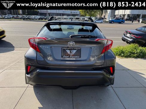 Used 2018 Toyota C-HR XLE image 6