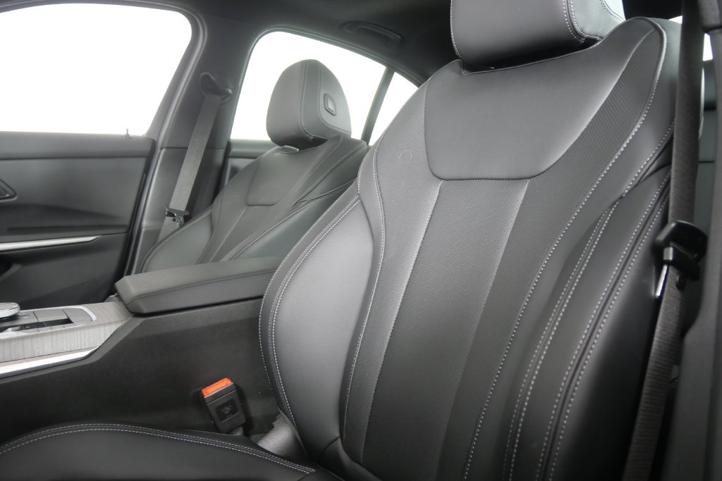 Used 2026 BMW 330i Sedan RWD image 11