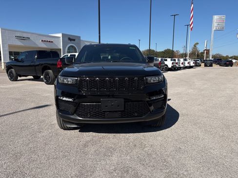 New 2025 Jeep Grand Cherokee Limited w/ Luxury Tech Group II image 9