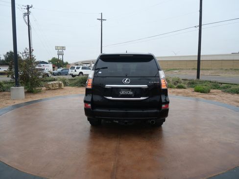 Used 2019 Lexus GX 460 image 3