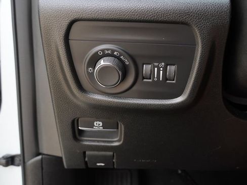 Used 2024 Jeep Grand Cherokee Altitude AWD/4WD image 22