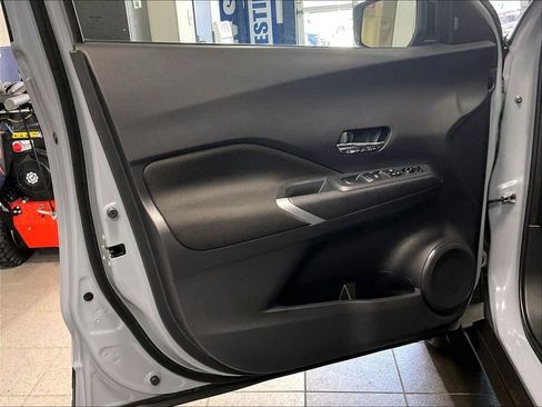 Used 2024 Nissan Kicks SV FWD image 9