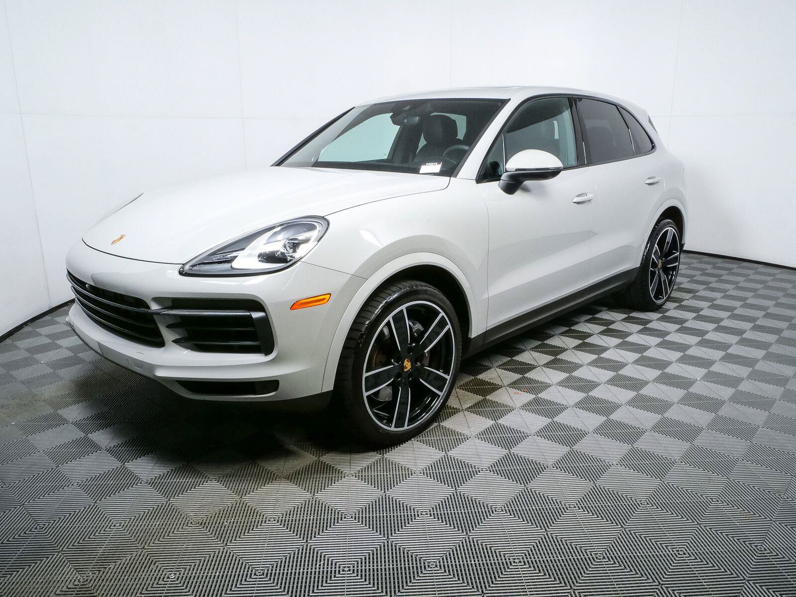 Certified 2023 Porsche Cayenne AWD/4WD image 1