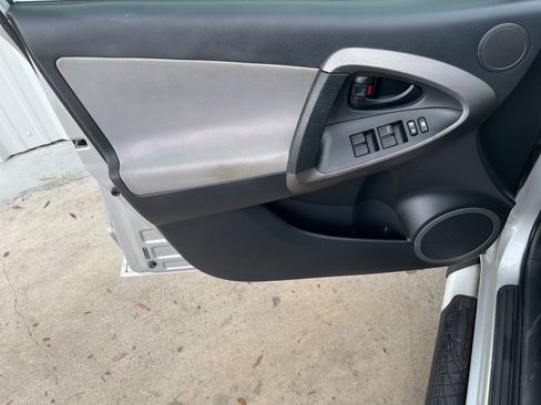 Used 2012 Toyota RAV4 FWD V6 w/ Value Pkg image 11