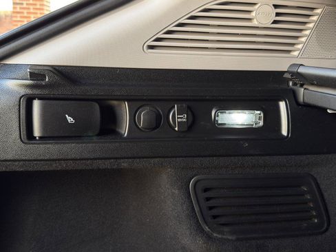 Used 2018 Alfa Romeo Stelvio AWD image 44