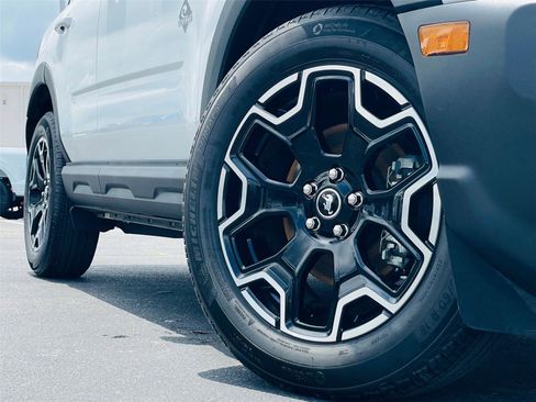 Used 2025 Ford Bronco Sport Outer Banks w/ Outer Banks Tech Package+ AWD/4WD image 2