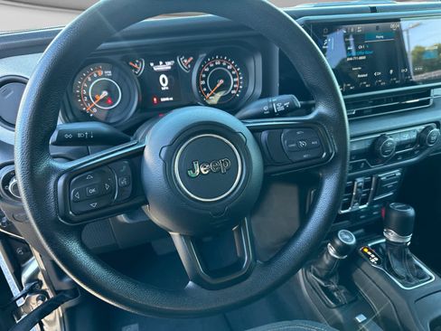 Used 2025 Jeep Gladiator Sport AWD/4WD image 13