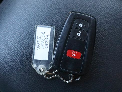 Used 2025 Toyota RAV4 XLE AWD/4WD image 27