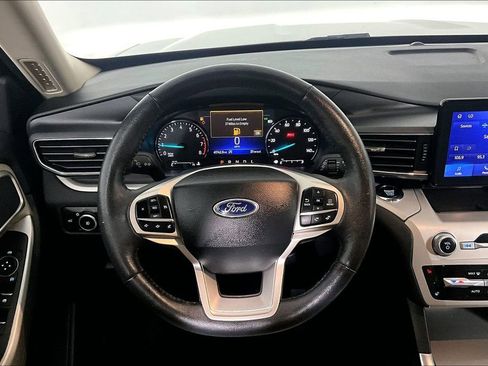 Used 2023 Ford Explorer XLT w/ Equipment Group 202A RWD image 5
