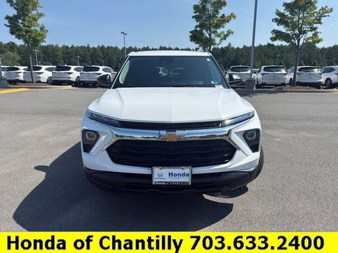 Used 2024 Chevrolet TrailBlazer LS w/ LS Convenience Package AWD/4WD image 2