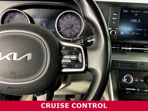 Certified 2022 Kia Carnival LX FWD image 12