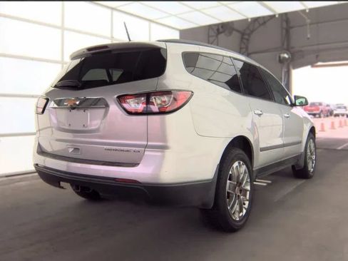 Used 2016 Chevrolet Traverse LS FWD image 2
