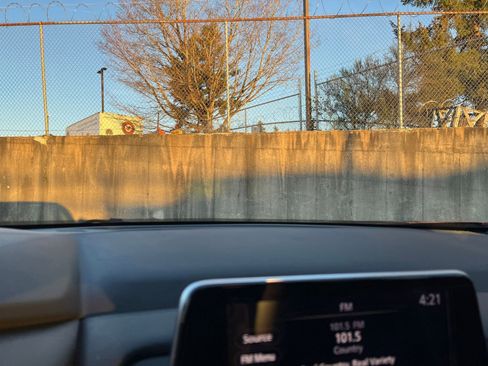 Used 2025 Nissan Rogue SV image 17