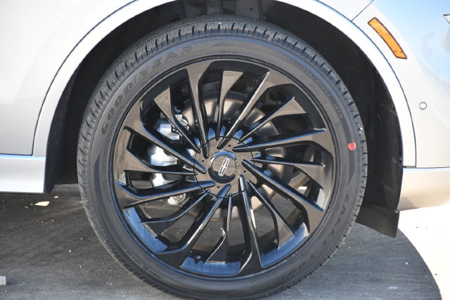 Certified 2023 Lincoln Aviator Reserve w/ Equipment Group 201A AWD/4WD image 16