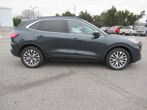 Used 2022 Ford Escape Titanium image 4