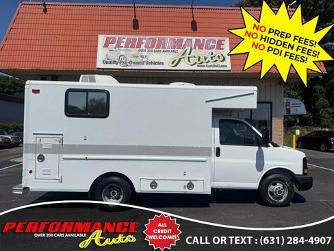 Used 2009 GMC Savana 3500 RWD image 2