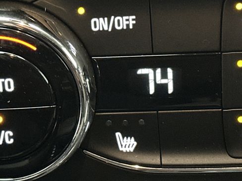 Used 2025 Chevrolet Trax LT w/ LT Convenience Package image 31