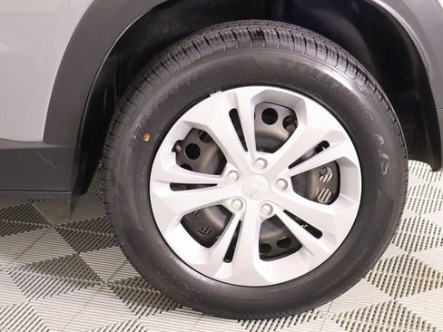 Used 2024 Chevrolet Trax LS w/ Driver Confidence Package image 17