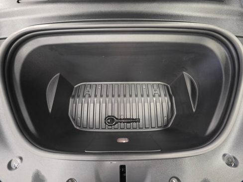 Used 2021 Tesla Model Y Long Range image 36