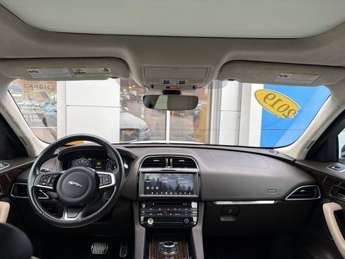 Used 2019 Jaguar F-PACE Prestige image 12
