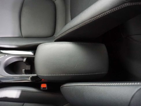 Used 2023 Toyota Corolla Cross XLE image 20