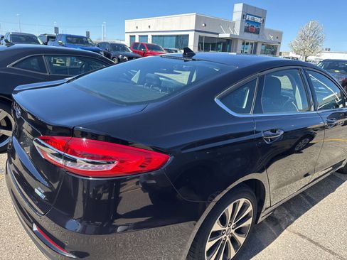 Used 2020 Ford Fusion SE image 24