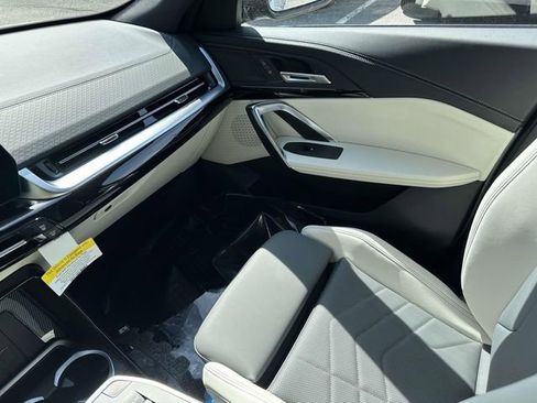 New 2026 BMW X2 xDrive28i AWD/4WD image 18
