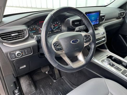 Used 2021 Ford Explorer XLT w/ Equipment Group 202A RWD image 2