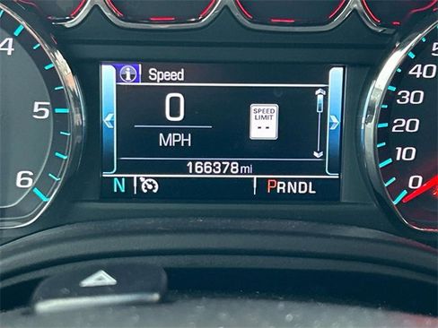 Used 2019 Chevrolet Suburban LT image 38