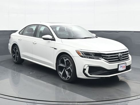 Used 2020 Volkswagen Passat 2.0T R-Line image 9