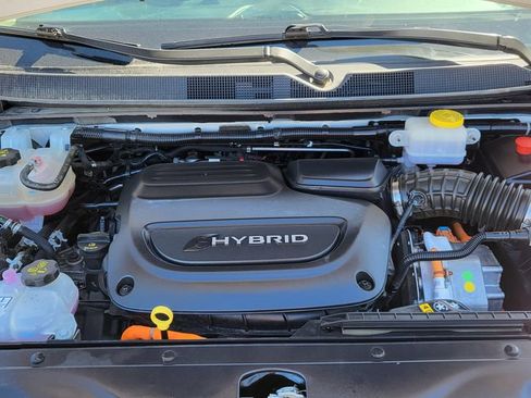Used 2024 Chrysler Pacifica Limited FWD image 42