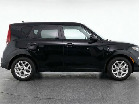 Used 2025 Kia Soul LX w/ LX Technology Package image 11