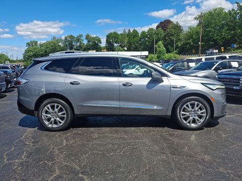 Used 2023 Buick Enclave Essence w/ Experience Buick Package AWD/4WD image 7