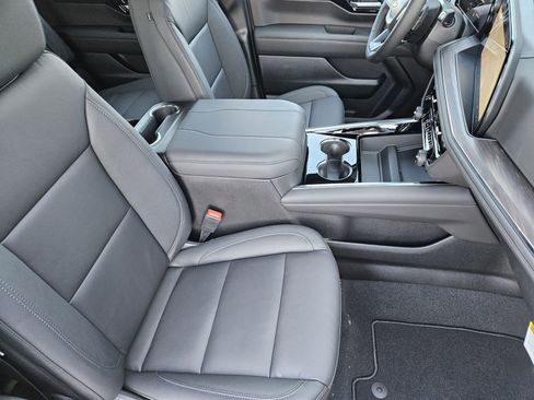 New 2026 Chevrolet Suburban LT w/ Comfort Package image 16