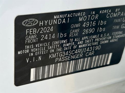 Used 2024 Genesis G70 2.5T image 34