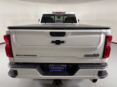 Used 2024 Chevrolet Silverado 3500 High Country w/ High Country Premium Package AWD/4WD image 8