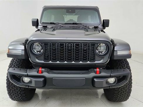 Used 2025 Jeep Wrangler Unlimited Rubicon image 2