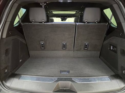 Used 2023 Cadillac Escalade Premium Luxury AWD/4WD image 34