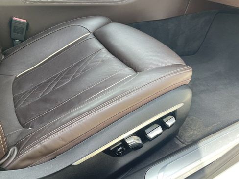 Used 2016 BMW 740i w/ Executive Package 2 RWD image 9