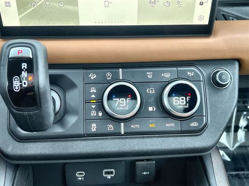 Used 2024 Land Rover Defender 130 X image 28