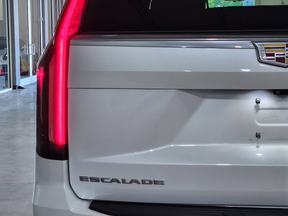 Used 2022 Cadillac Escalade ESV Premium Luxury w/ Performance Package AWD/4WD image 15