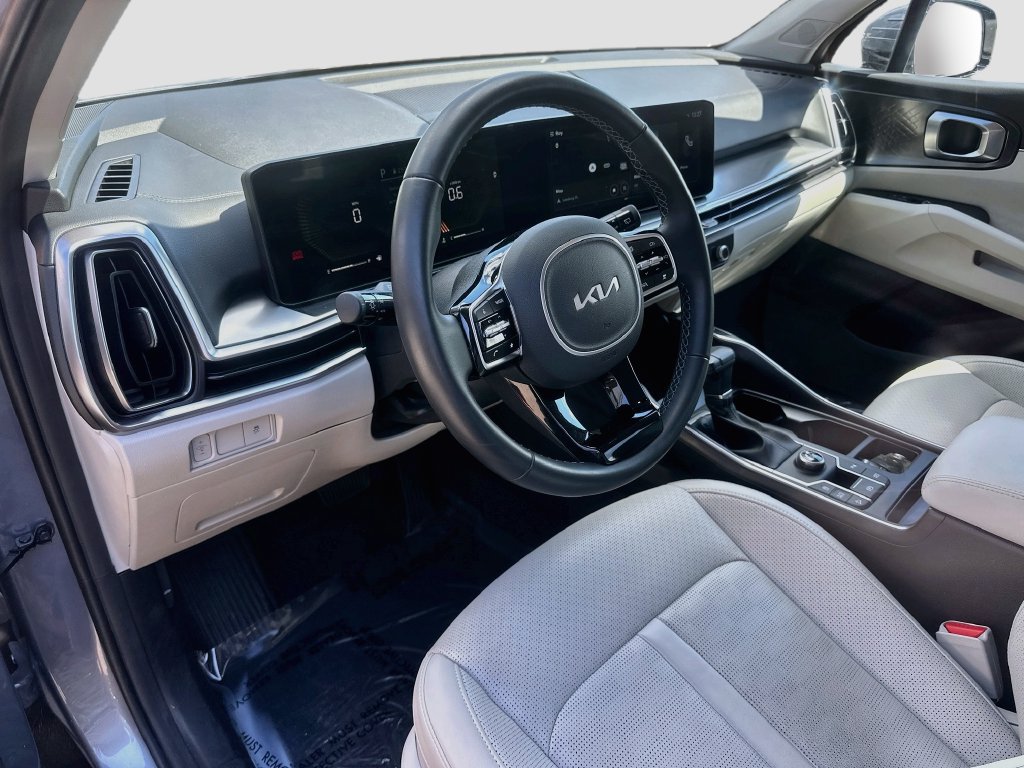 Used 2025 Kia Sorento S FWD image 9