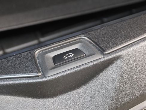 Used 2021 BMW X5 M w/ Executive Package image 71